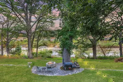 Image de Fairlawn on the Blanco I River access, minutes to Wimberley