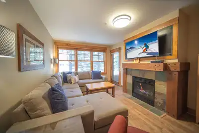 Image de Modern Condo, Walk to Ski Lifts & Dining!