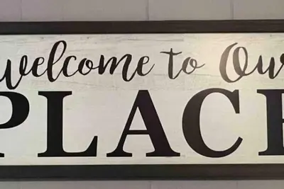 Image de Cozy Cabin is located just minutes from Lost River State Park! Beautiful scenery