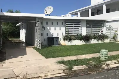 Image de Short walk to beach, and 3 minutes from Airport