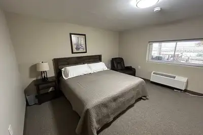 Image de Watrerfornt Lodge on Reelfoot Lake\n8, 000 sq feet sits on 3 Acers\n12 Bed Rooms\n