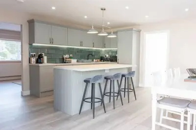 Image de Stylish 4 Bed, newly renovated home in Nottingham