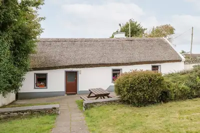 Image de The Thatched Cottage, pet friendly in Drummin, County Mayo