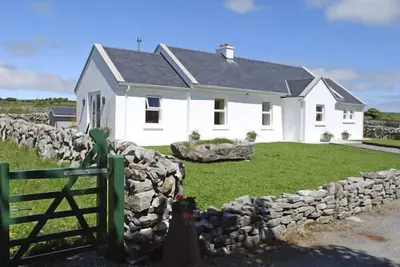 Dolmen Cottage, pet friendly in Kilfenora, County Clare
