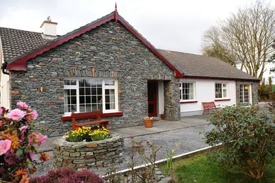 Image de The Lodge, pet friendly, with open fire in Beaufort, County Kerry