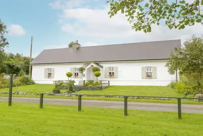 Image de Lakeside Cottage, romantic, with open fire in Boyle, County Roscommon