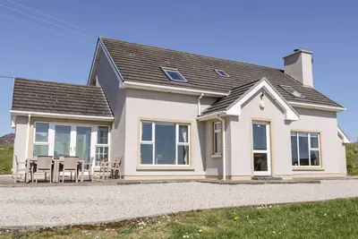 Image de Inverbeg Cottage 1, pet friendly, with open fire in Downings