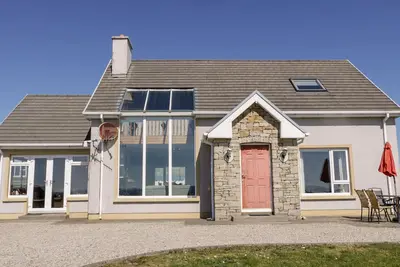 Image de Inverbeg Cottage 2, family friendly, with a garden in Downings
