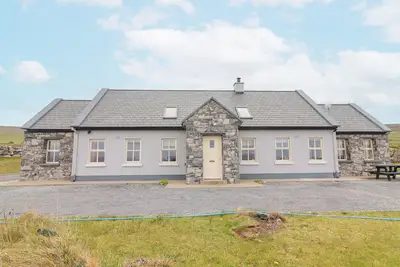 CÚNNA BÁN, family friendly, with open fire in Fanore, County Clare