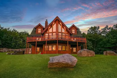 Image de Wild View Lodge, Picturesque mountain escape, Hot Tub, Spacious living room