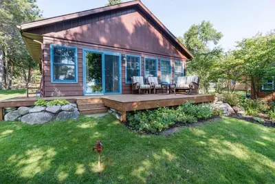 Image de Charming Lakeside Retreat with Great Room & Fireplace - Your Perfect Getaway!