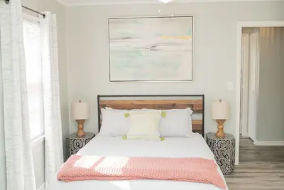 Image de Newly Remodeled 3 Bdrm 2 Bath near Expo Sq, Tu, and Downtown