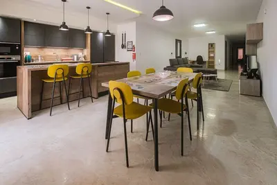 Image de Modern, spacious and easily accessible apartment in Luqa, Malta sleeps up to 6