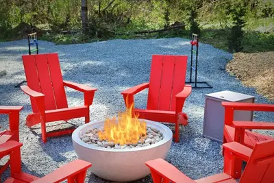 Image de Fire Pit •  Hot Tub •  King Bed •  Grill • Yoga Rm