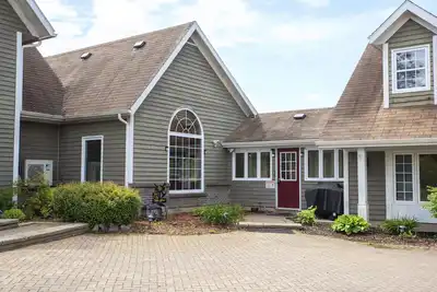 Image de Rita's Retreat: Rita Suite ~ Indoor Saltwater Pool ~ with Lake View!