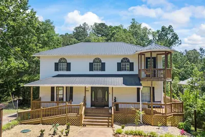 Image de Lake house on deep water w/ boat dock