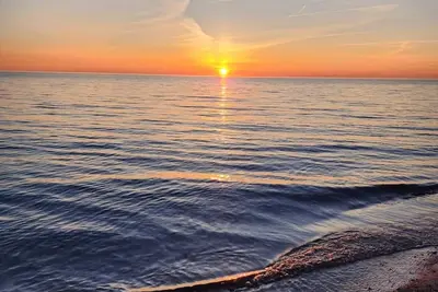 Image de Waterfront on Lake Huron, private setting, oversized yard with amazing sunsets!