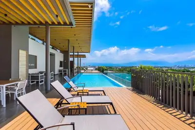 Image de 5th-floor apt near the ocean with infinity rooftop pool, balcony, washer/dryer