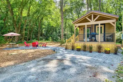 Image de Dog-friendly riverfront cabin with mtn & river views, firepit, grill, patio, W/D