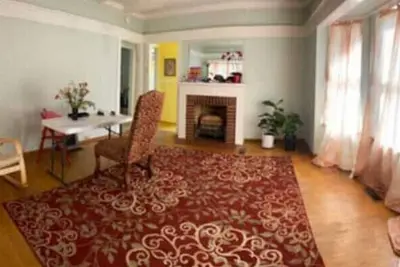 Image de \nSunny 3 bedroom home with patio and parking on premises