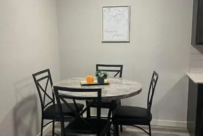 Image de New westside cozy Suites full home