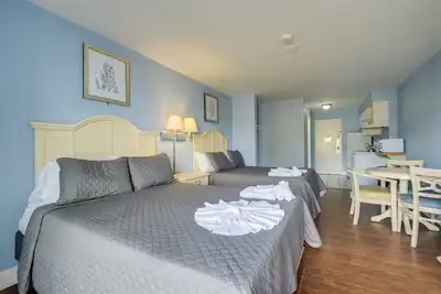 Image de Studio Condo w/ Balcony in Sea Mist Resort