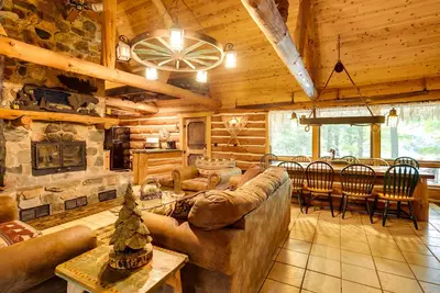 Image de Versatile Bass Lake Cabin with Deck!