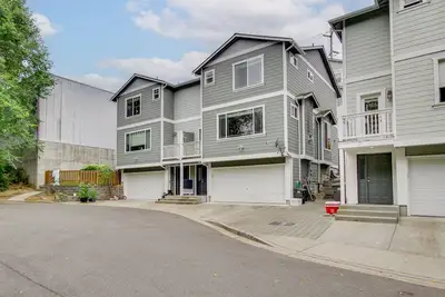 Image de Wfh-Friendly Townhome Rental Near Ferry in Everett