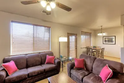 Image de Cozy condo in center of town