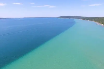 Image de Lux Home on Crystal Lake, Gourmet Kitchen, Hot Tub and Ski Crystal Mountain