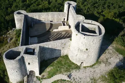 Image de Maison de vacances avec piscine, terrasse et barbecue