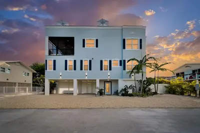 Image de Keys Getaway - Beautiful 4bd/3ba home with Rooftop views of the Atlantic Ocean!