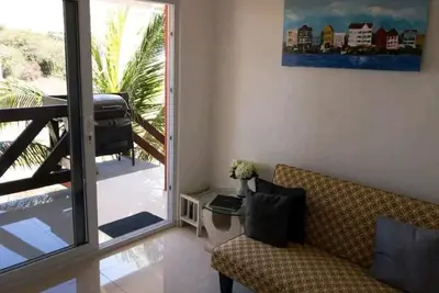 Image de Charmingly Authentic centrally located 8 min from popular beaches