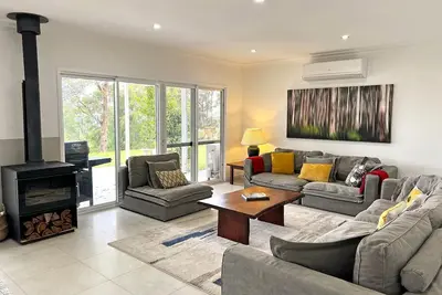Image de Shadforth Rise: Peaceful modern haven, Inlet views