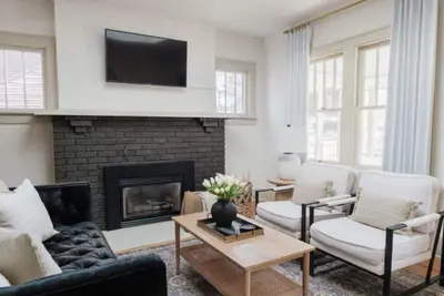 Image de Elegant Family/Pet Friendly Cottage in Coveted Clark Park