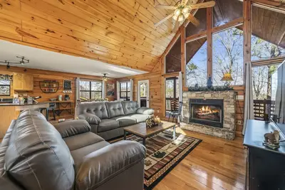 Image de Pet Stay Free-Mountain Cabin w/Hot Tub-Resort Pool-Game Room-Close to Dollywood