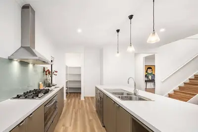 Image de Stunning Luxury, Breathtaking View. Close to the Airport and Freeways.