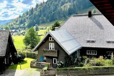 Image de Maison de vacances \"Backhüsli Am Bauerngarten\" avec vue sur les montagnes, terrasse privée et Wi-Fi