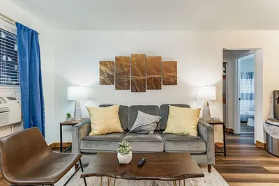 Image de 107. 2min to hospital | Parking | Tv | Full Kitchen