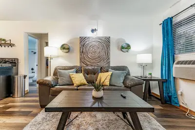 Image de 108. Cozy home | Parking | 4k Tv | Full Kitchen