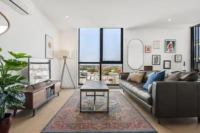 Image de New - Light-Filled Artistic Retreat