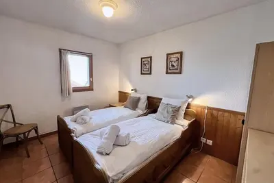 Image de Spacious newly renovated 10 person chalet situated directly on the piste