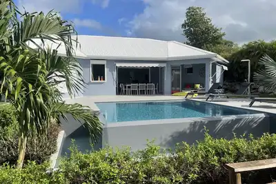 Image de Villa avec Piscine en résidence près de la mer