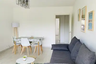 Image de Appartement de plain pied refait à neuf - tennis et piscine dans la copropriété