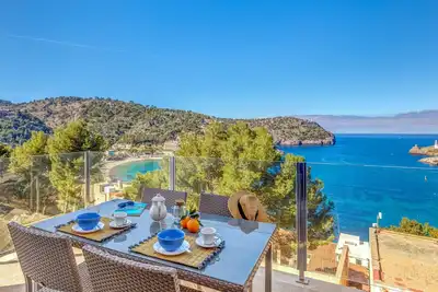 Image de Villa Dos Mundos moderne avec terrasse sur le toit, chauffage, balcon et vue sur mer