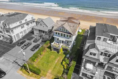 Image de Stunning Oceanfront Home on Private Moody Beach!