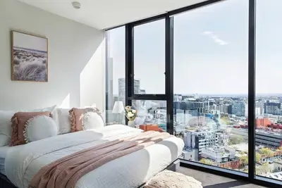 Image de Chic 2br Apt, Amazing Views Near Melbourne Central