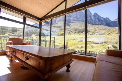 Image de Spacious villa on the slopes of Table Mountain with a pool and sea views