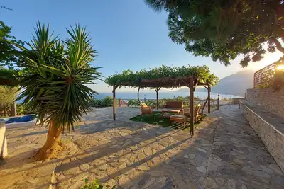 Image de Maison avec une vue spectaculaire sur la mer