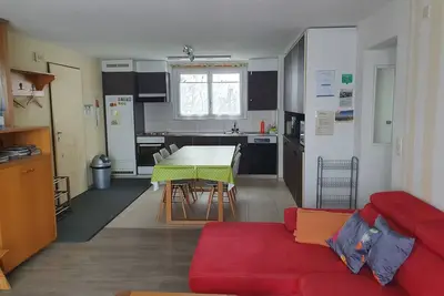 Image de Appartement avec une grande terrasse et une vue sur le lac et les montagnes